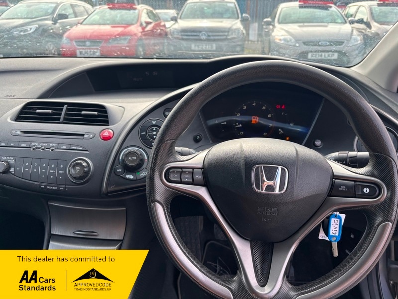 Used Honda Civic 2011 for sale - 76570750: Photo 3