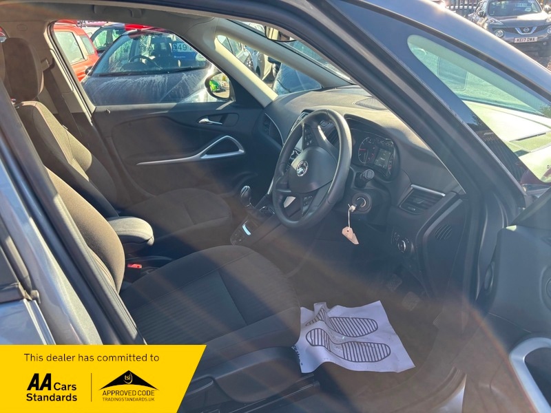 Used Vauxhall Zafira 2016 for sale - 76368351: Photo 2