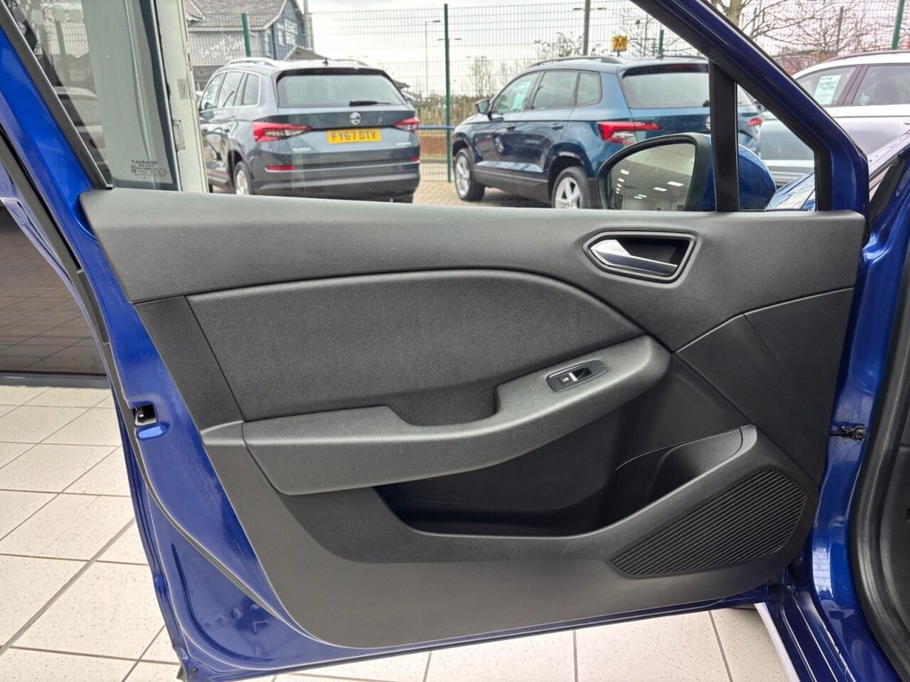 Used Renault Clio 2020 for sale - 77680541: Photo 31