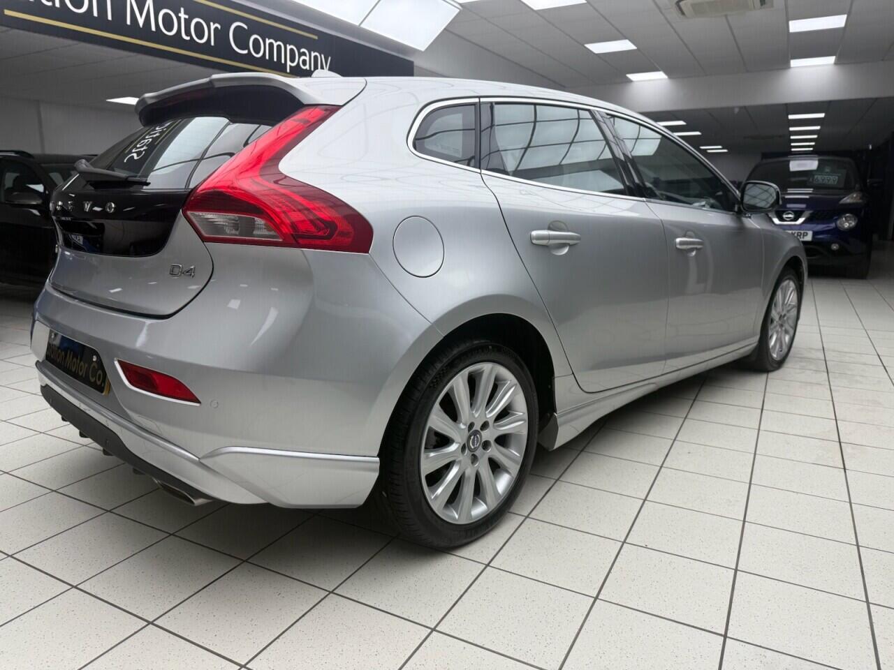 Used Volvo V40 2015 for sale - 76613166: Photo 10