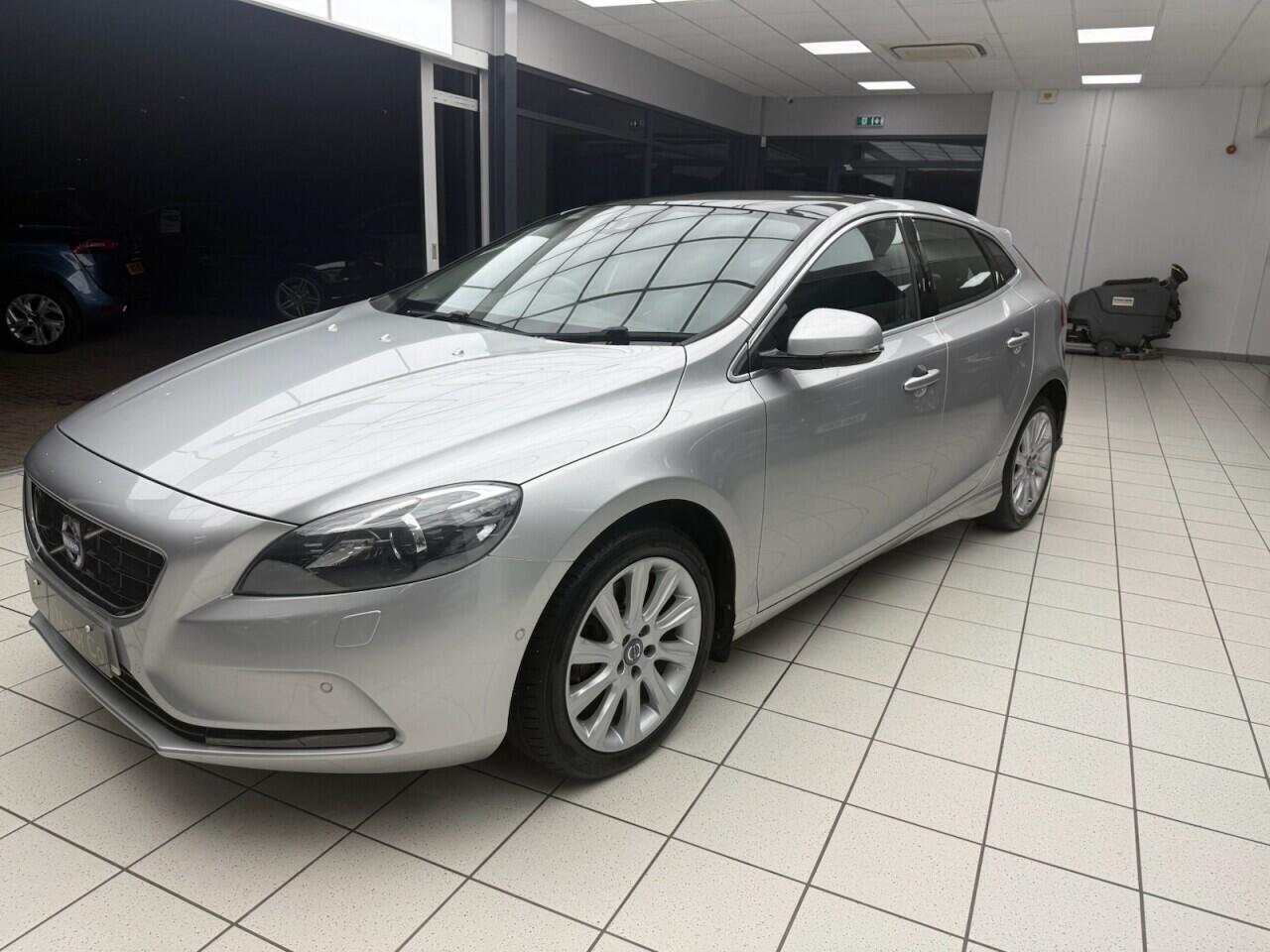 Used Volvo V40 2015 for sale - 76613166: Photo 17