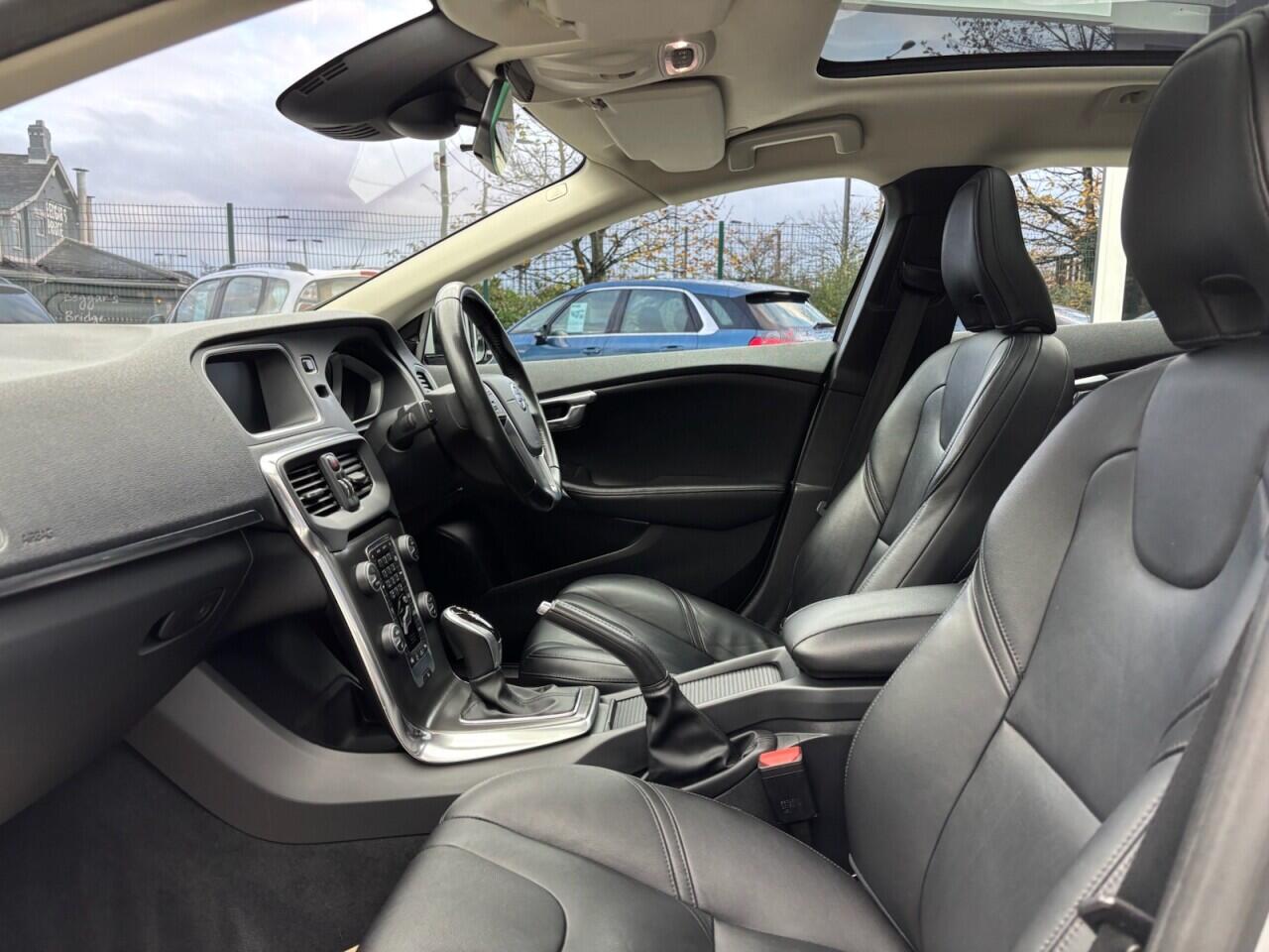 Used Volvo V40 2015 for sale - 76613166: Photo 37