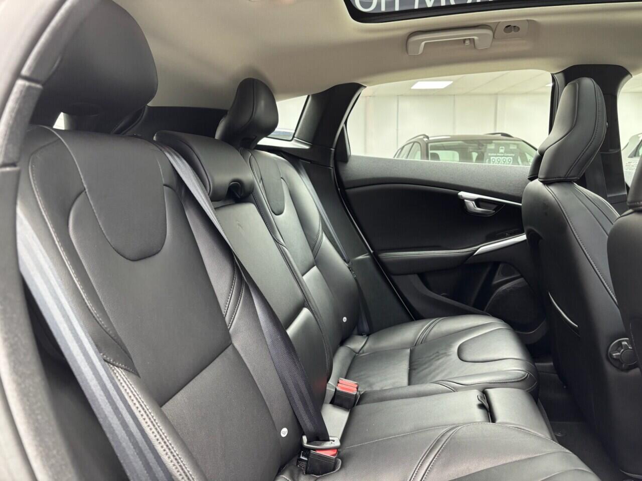 Used Volvo V40 2015 for sale - 76613166: Photo 47