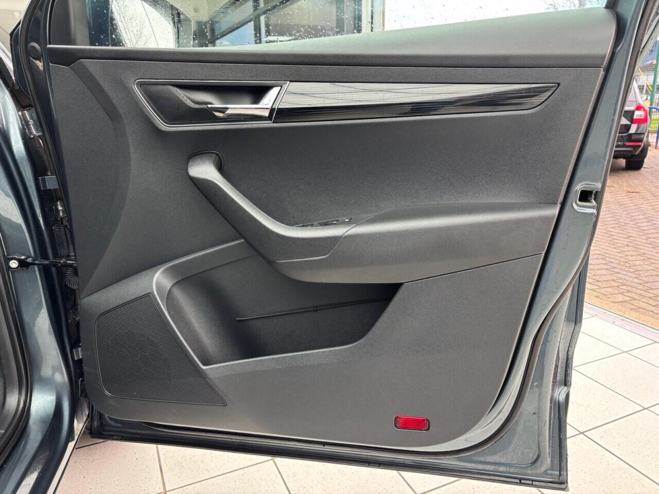 Used Skoda Karoq 2018 for sale - 76612944: Photo 42