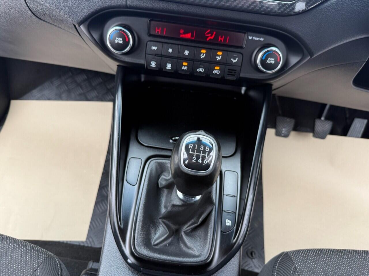 Used Kia Carens 2017 for sale - 76613258: Photo 28