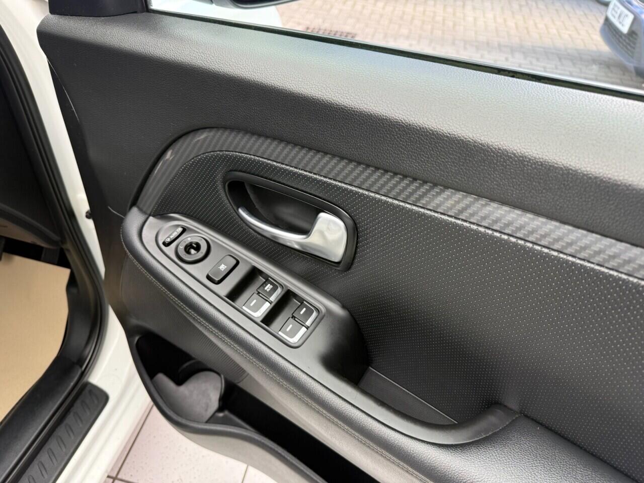 Used Kia Carens 2017 for sale - 76613258: Photo 33