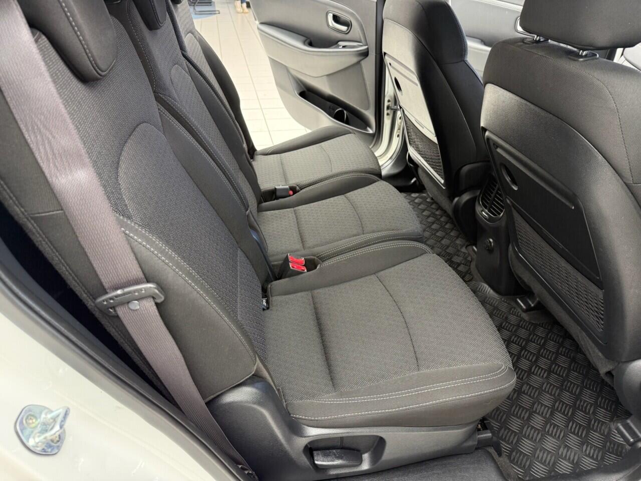 Used Kia Carens 2017 for sale - 76613258: Photo 35