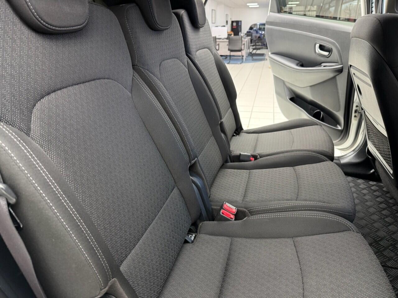 Used Kia Carens 2017 for sale - 76613258: Photo 36