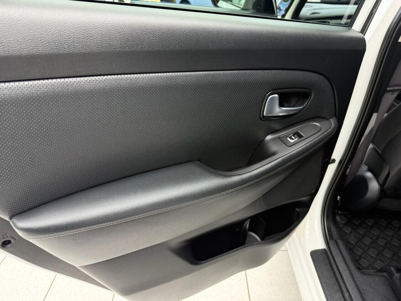 Used Kia Carens 2017 for sale - 76613258: Photo 40