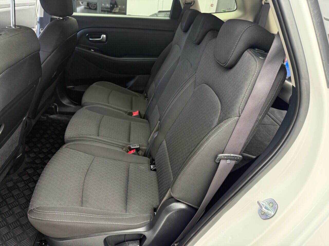 Used Kia Carens 2017 for sale - 76613258: Photo 41