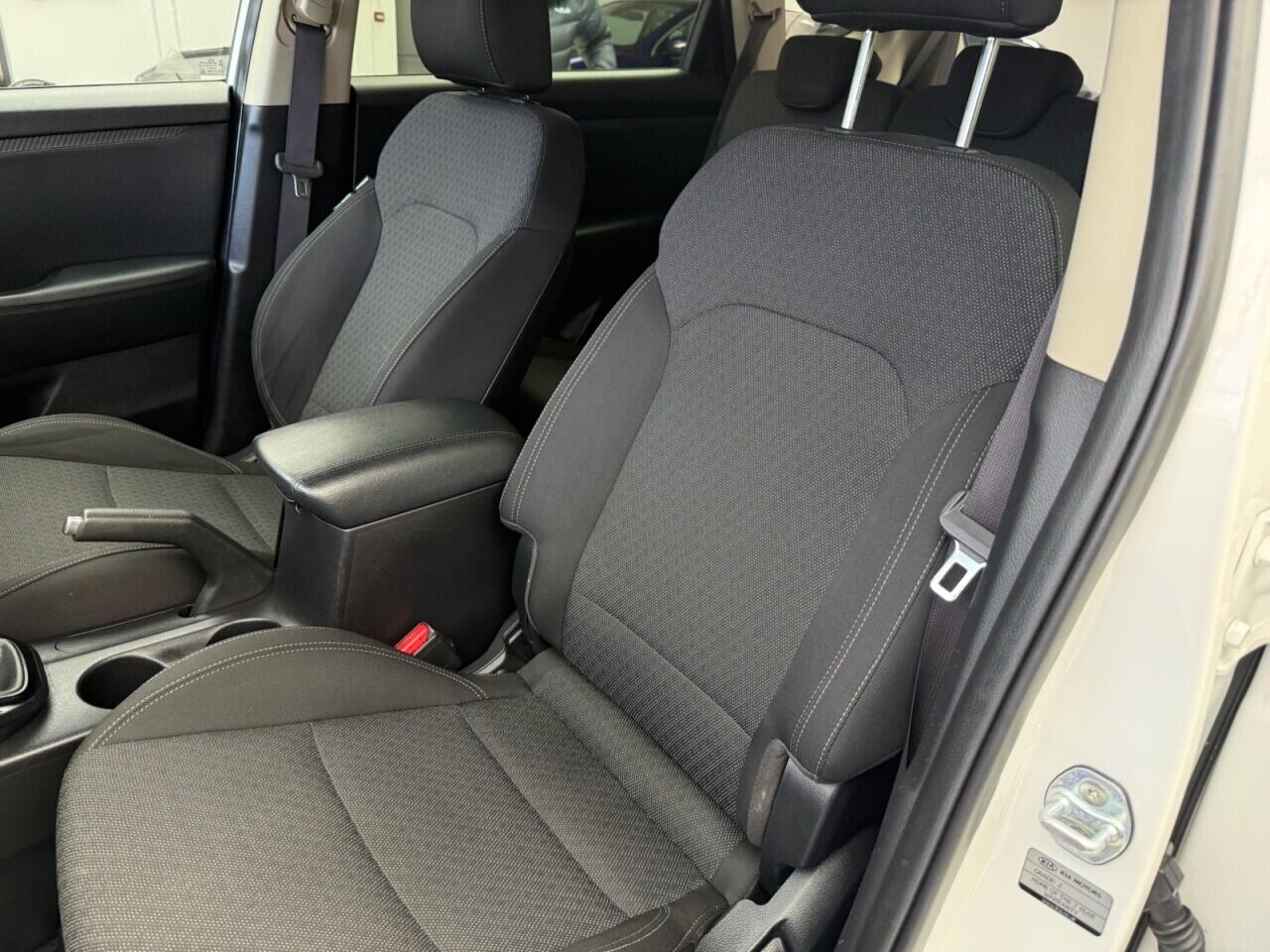 Used Kia Carens 2017 for sale - 76613258: Photo 45