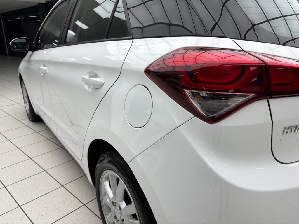 Used Hyundai i20 2017 for sale - 77583637: Photo 18