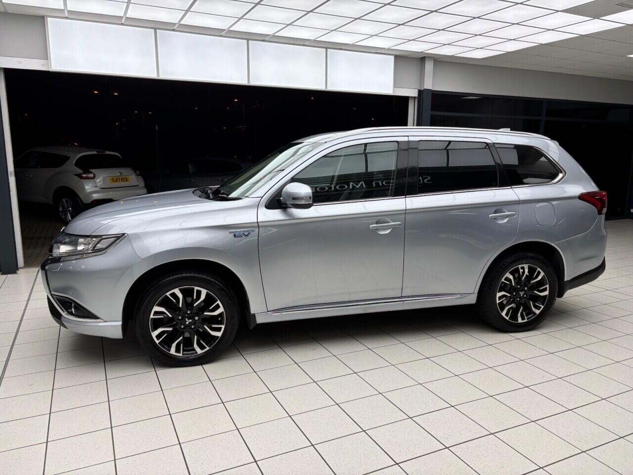 Used Mitsubishi Outlander 2018 for sale - 76613380: Photo 2