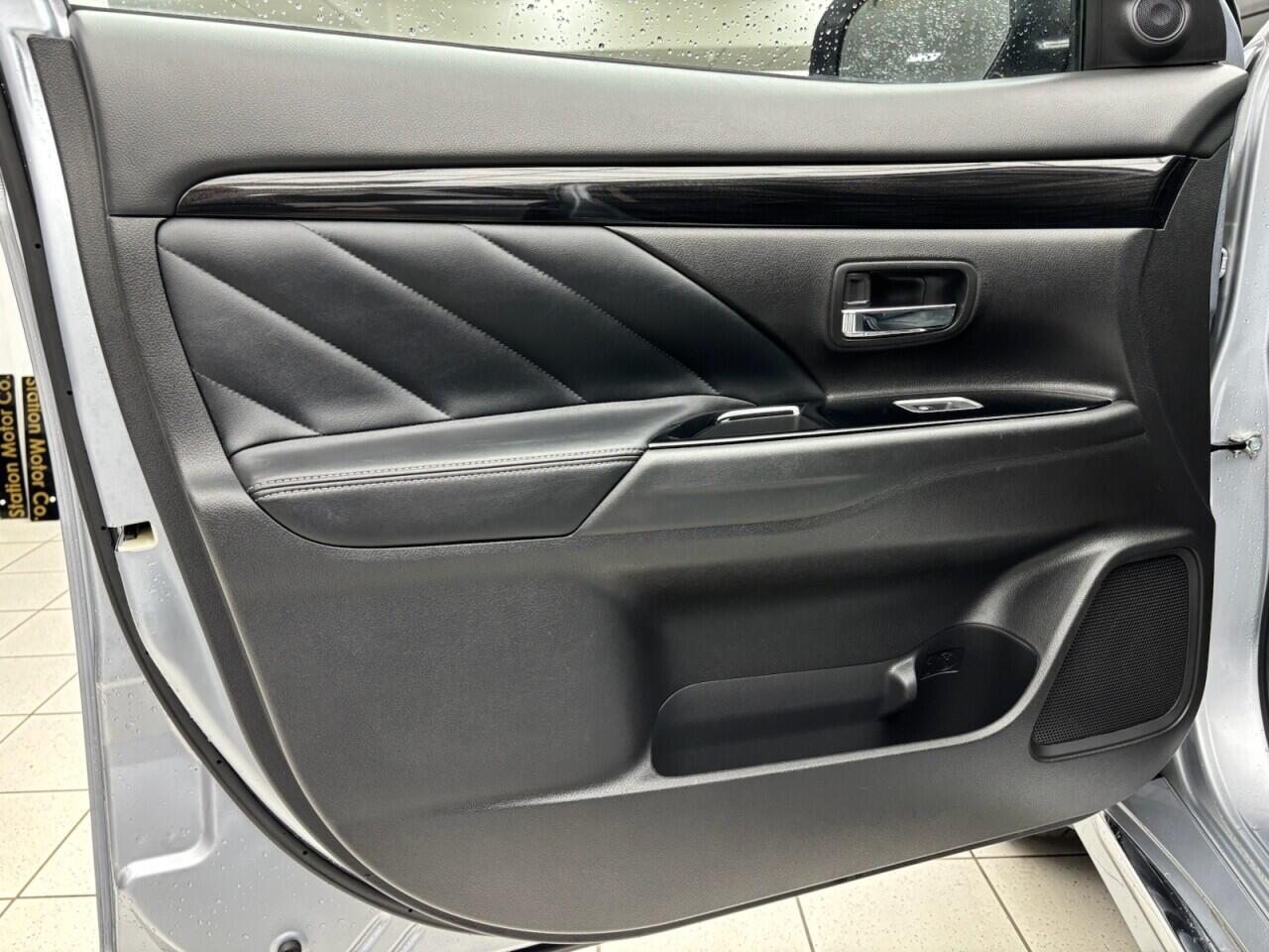 Used Mitsubishi Outlander 2018 for sale - 76613380: Photo 35