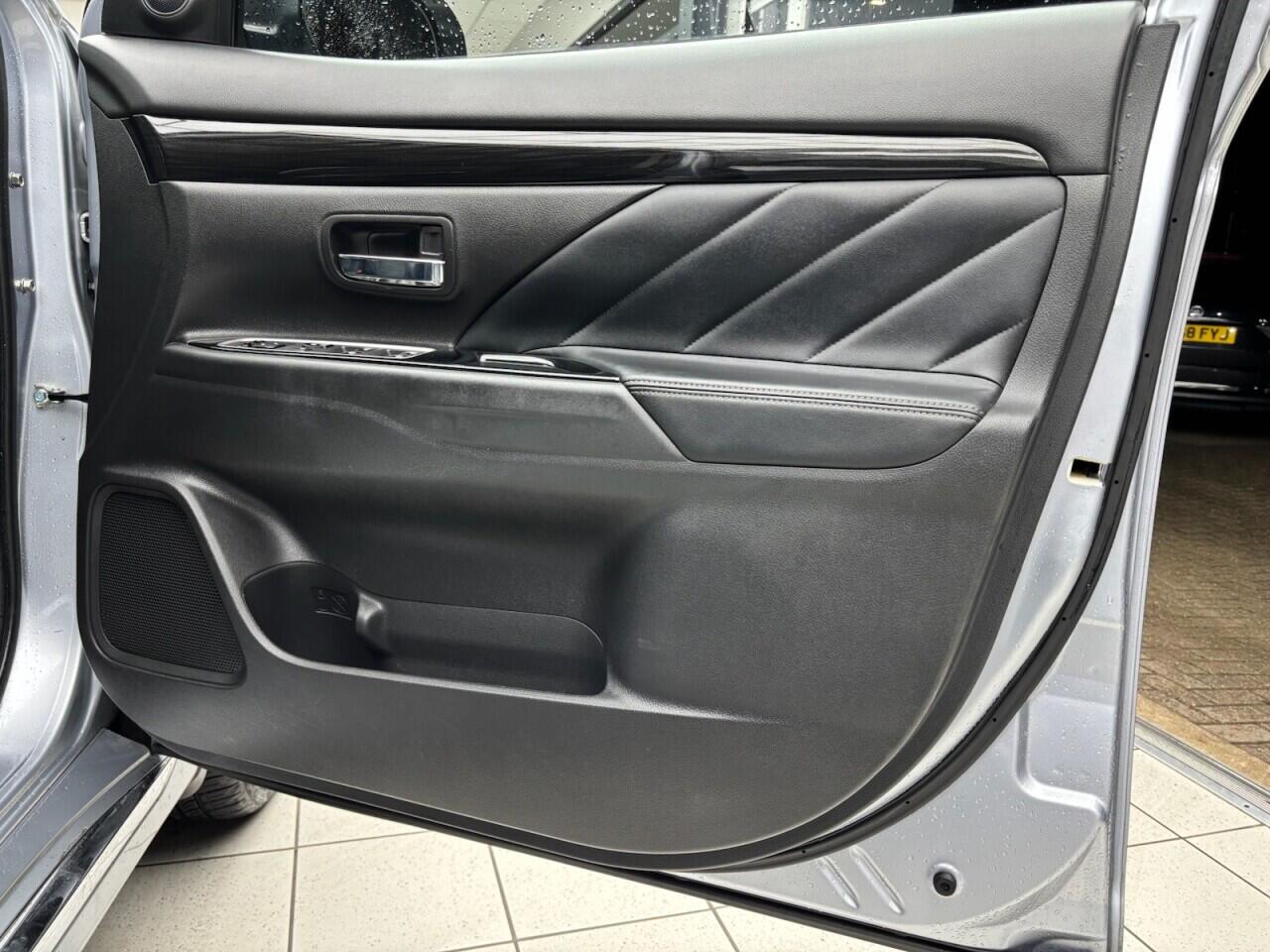 Used Mitsubishi Outlander 2018 for sale - 76613380: Photo 39