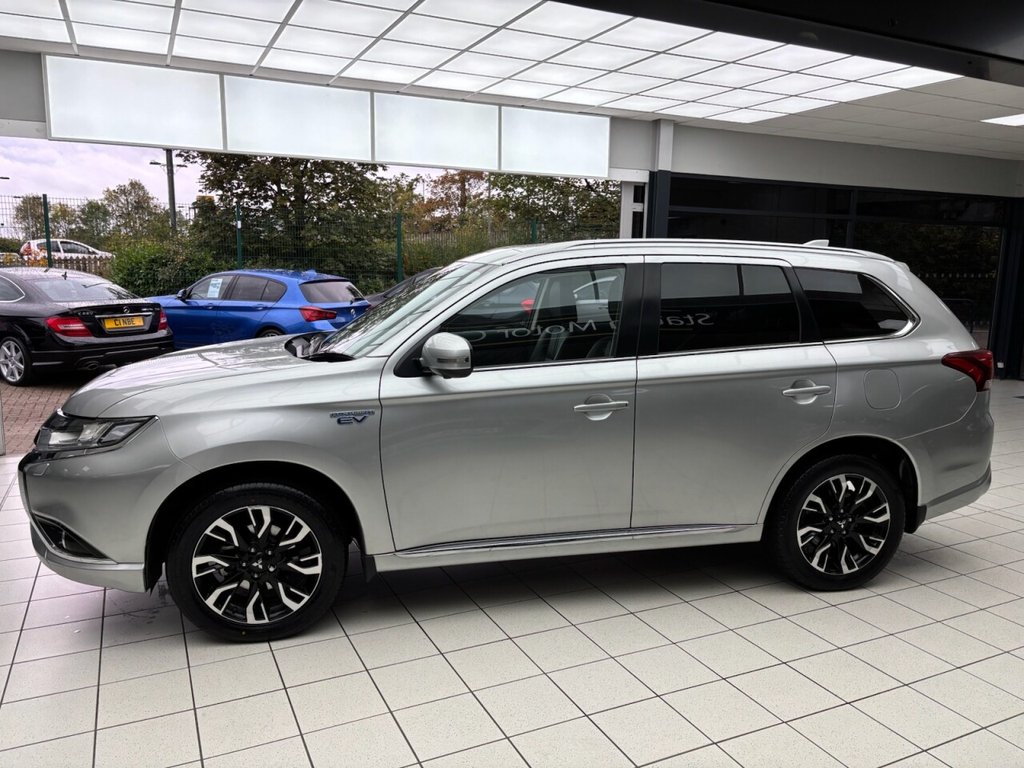 Used Mitsubishi Outlander 2018 for sale - 76730191: Photo 2