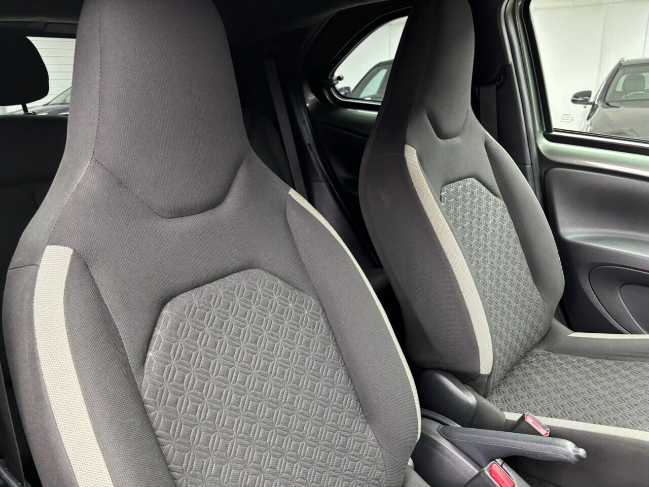 Used Toyota Aygo X for sale - 76613065: Photo 40