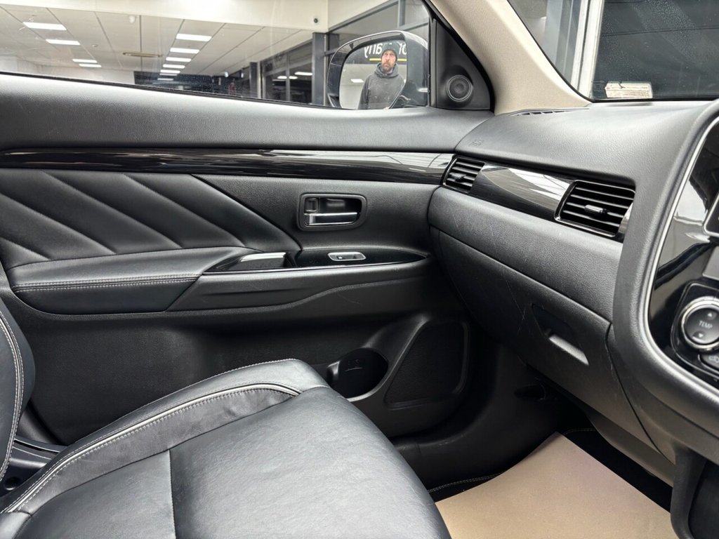 Used Mitsubishi Outlander 2017 for sale - 77421707: Photo 32