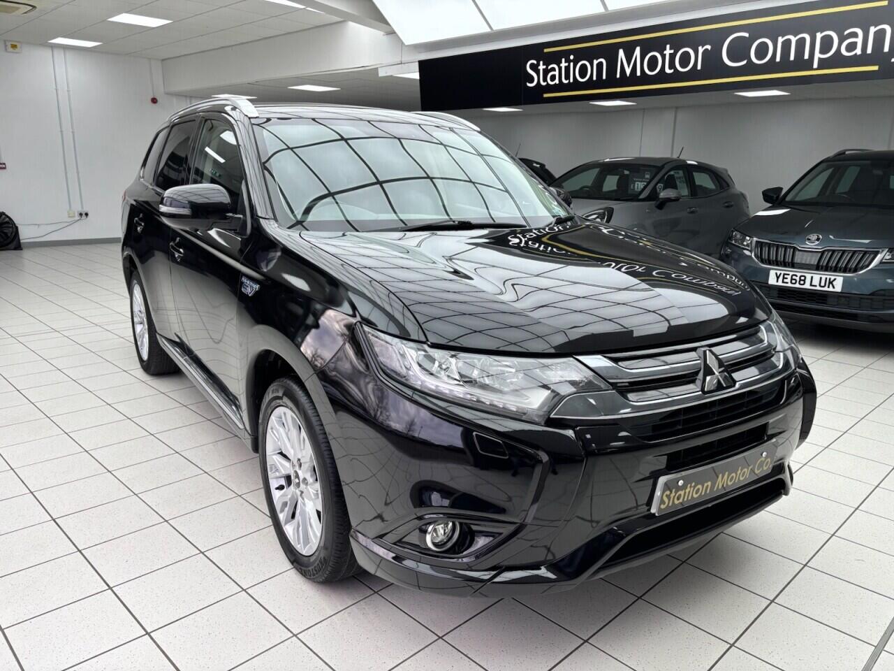 Used Mitsubishi Outlander 2017 for sale - 76658727: Photo 2