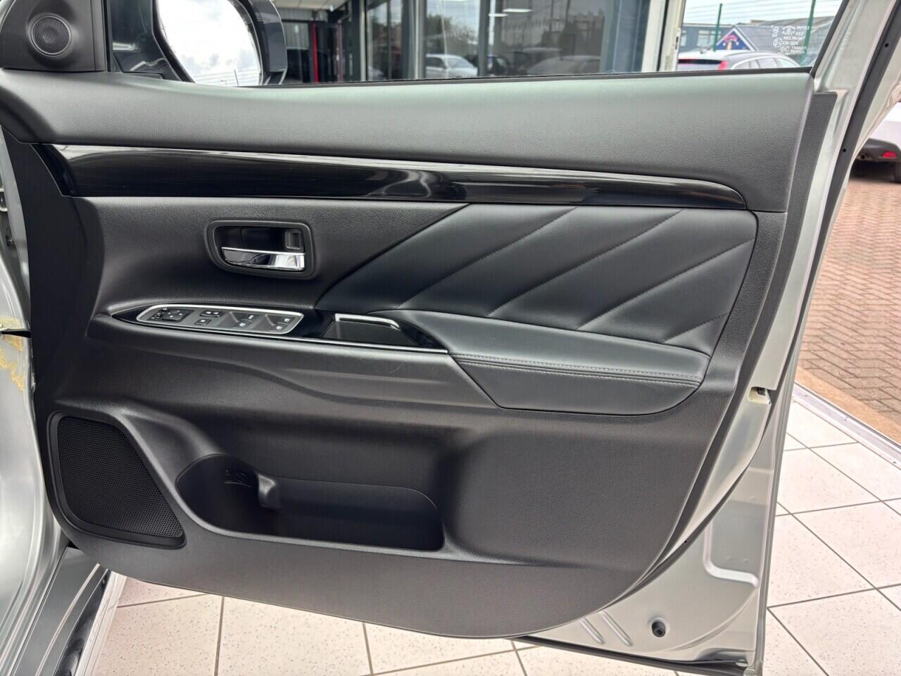 Used Mitsubishi Outlander 2018 for sale - 76666555: Photo 42