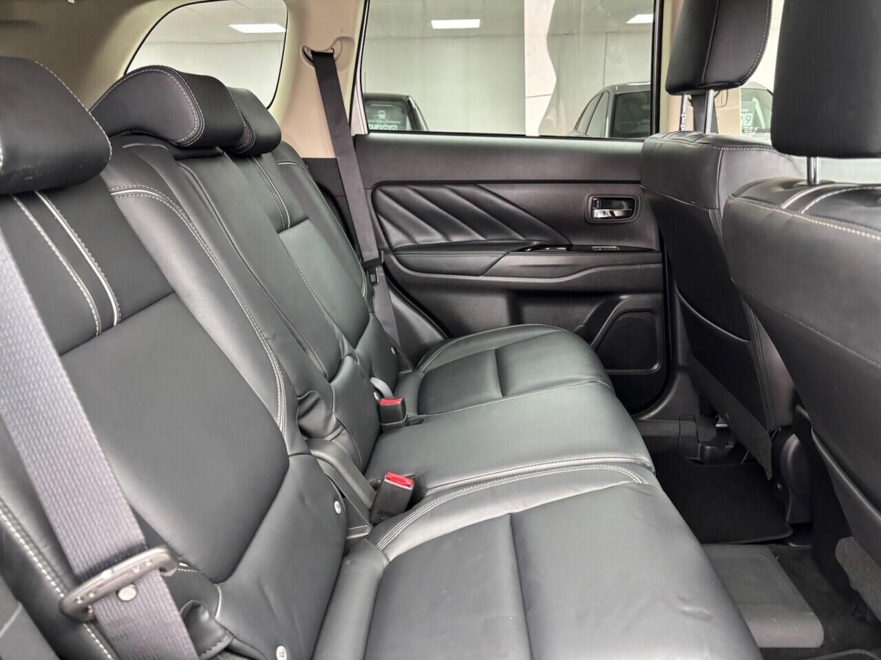 Used Mitsubishi Outlander 2018 for sale - 76666555: Photo 44