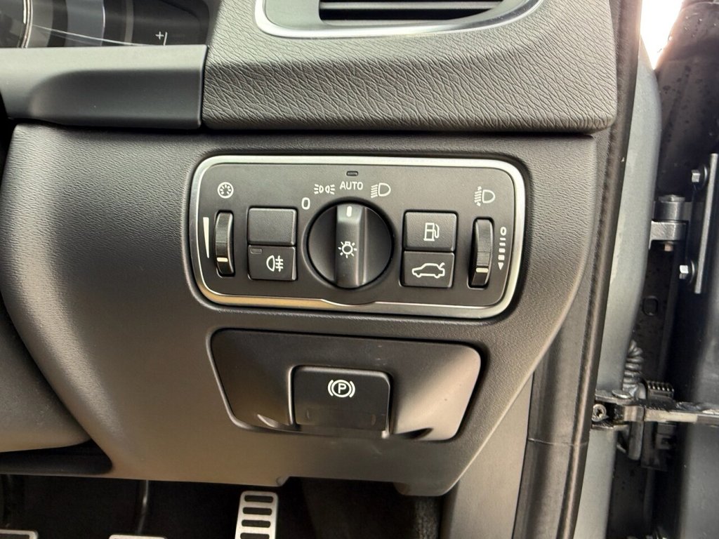 Used Volvo V60 2016 for sale - 77594376: Photo 33