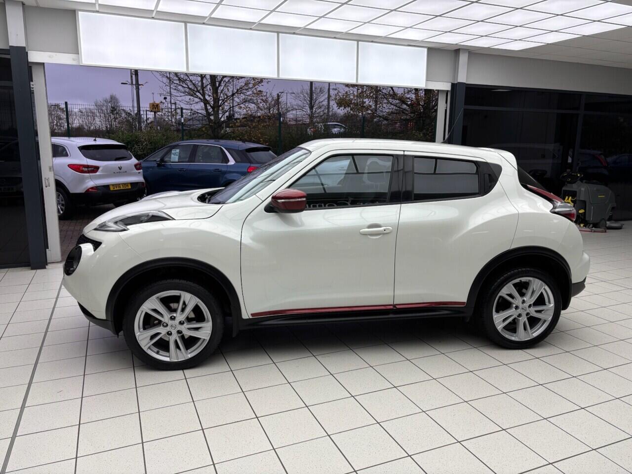 Used Nissan Juke 2017 for sale - 76612937: Photo 2