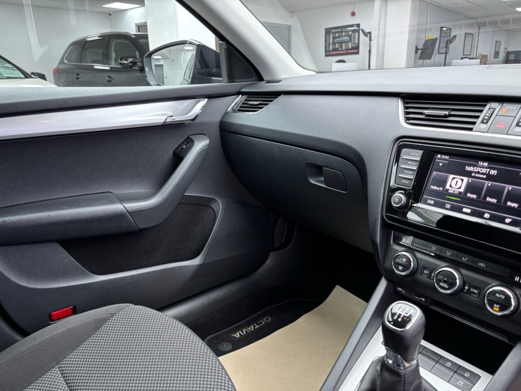 Used Skoda Octavia 2017 for sale - 76730205: Photo 42