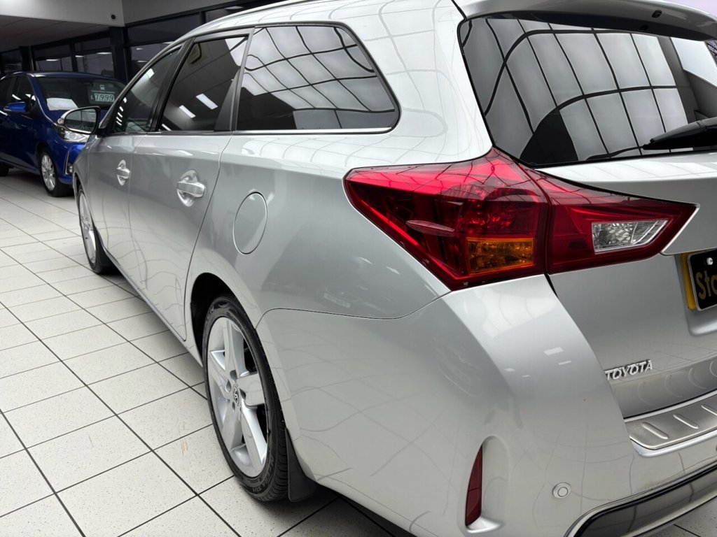 Used Toyota Auris 2014 for sale - 77250670: Photo 17