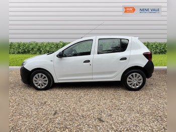 Used Dacia Sandero 2017 for sale - 76562533: Photo
