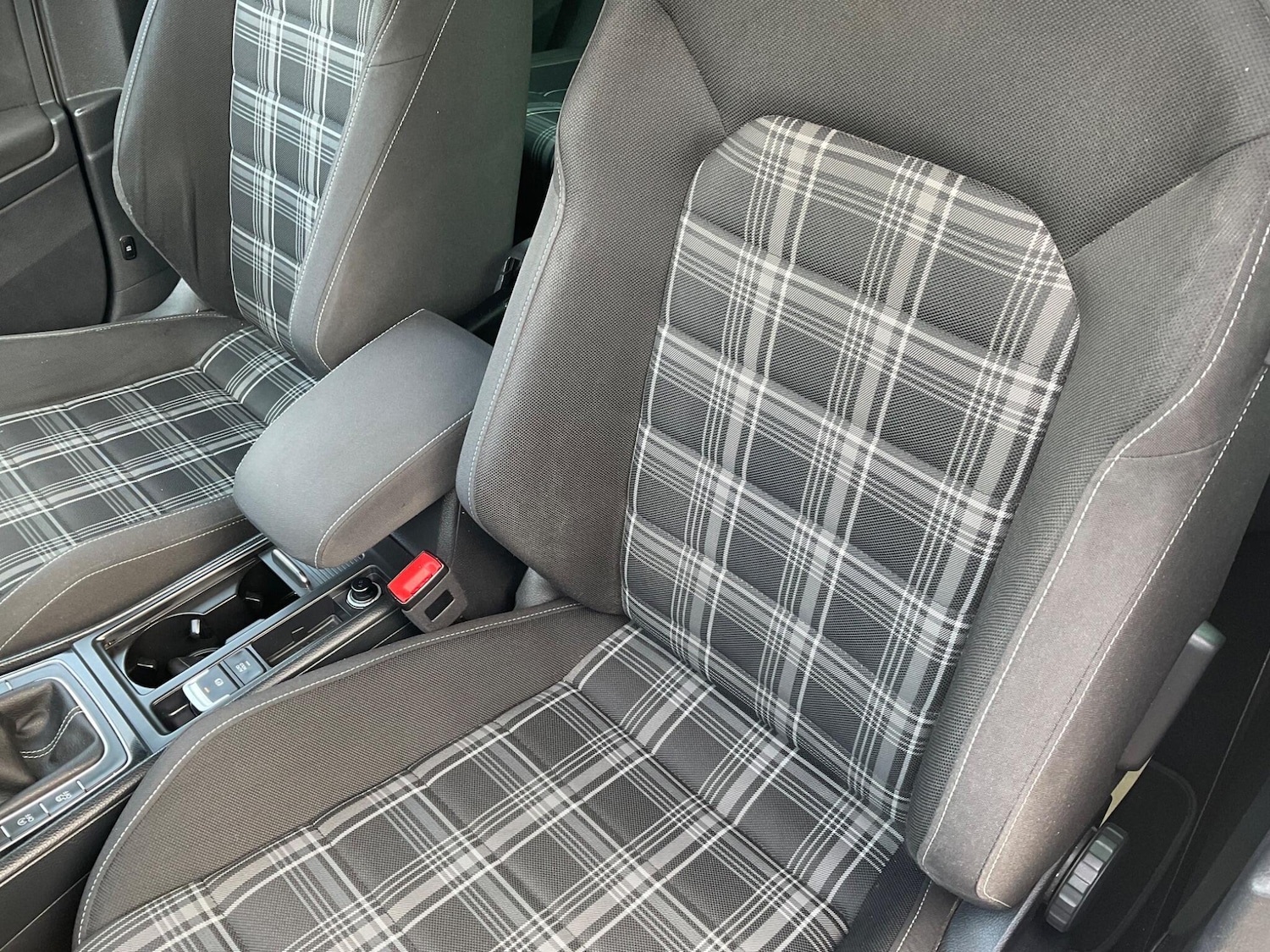 Used Volkswagen Golf 2015 for sale - 77768120: Photo 41