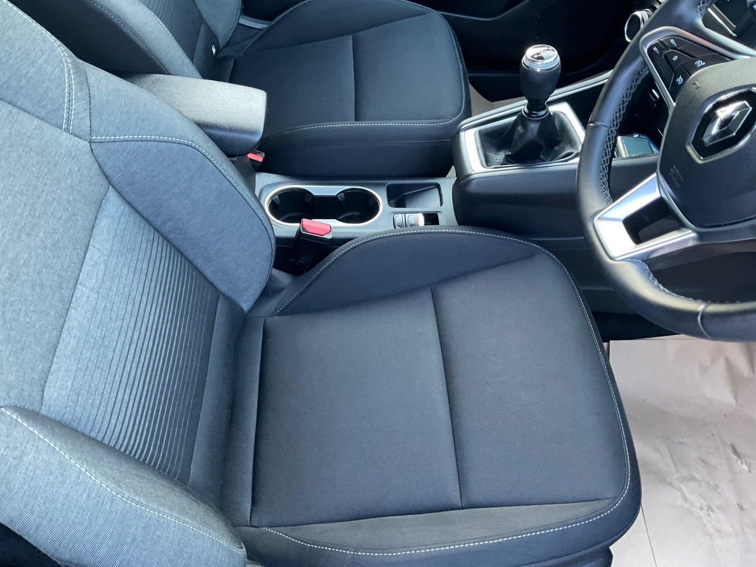 Used Renault Captur for sale - 77853352: Photo 15