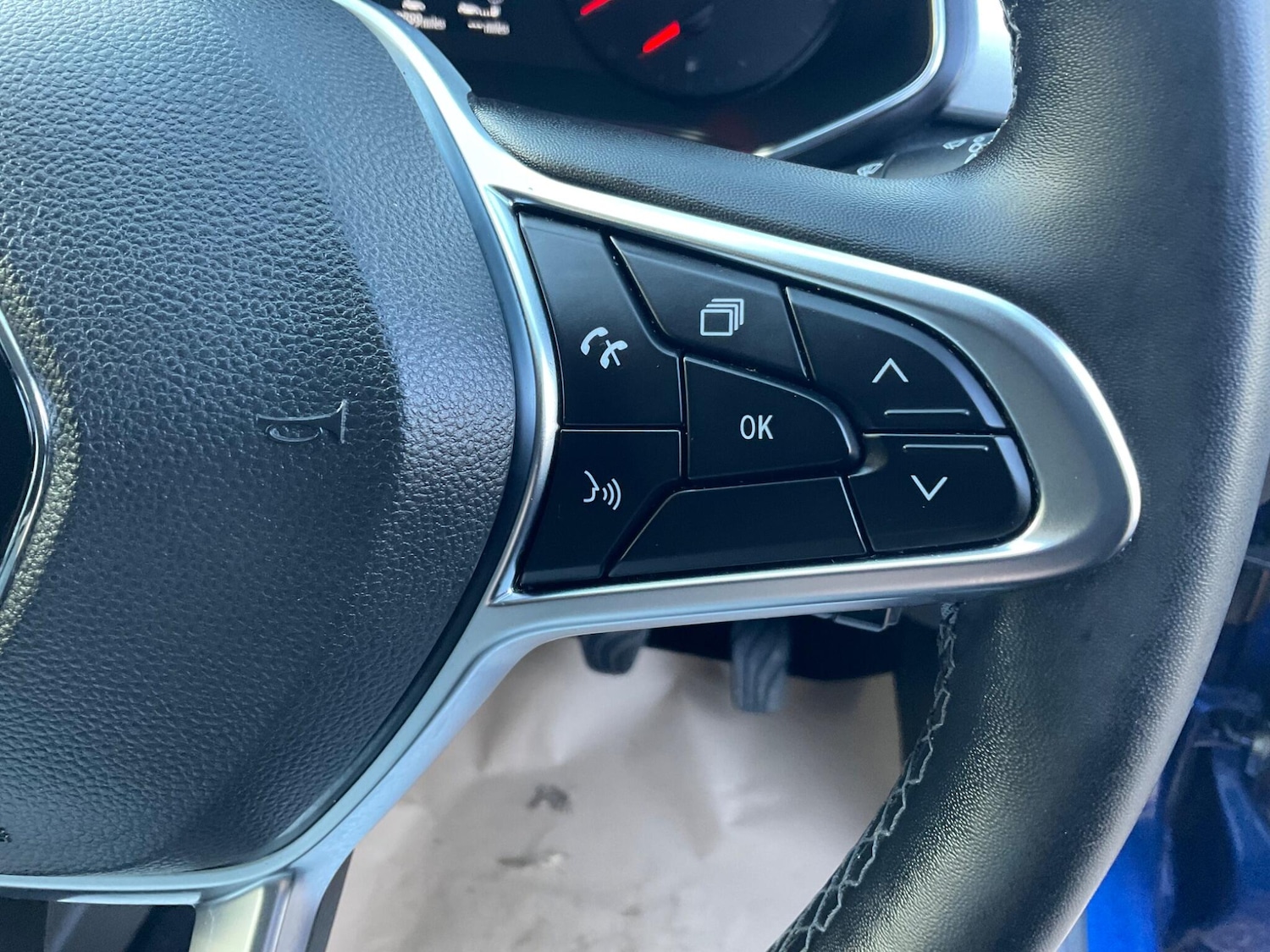 Used Renault Captur for sale - 77853352: Photo 16