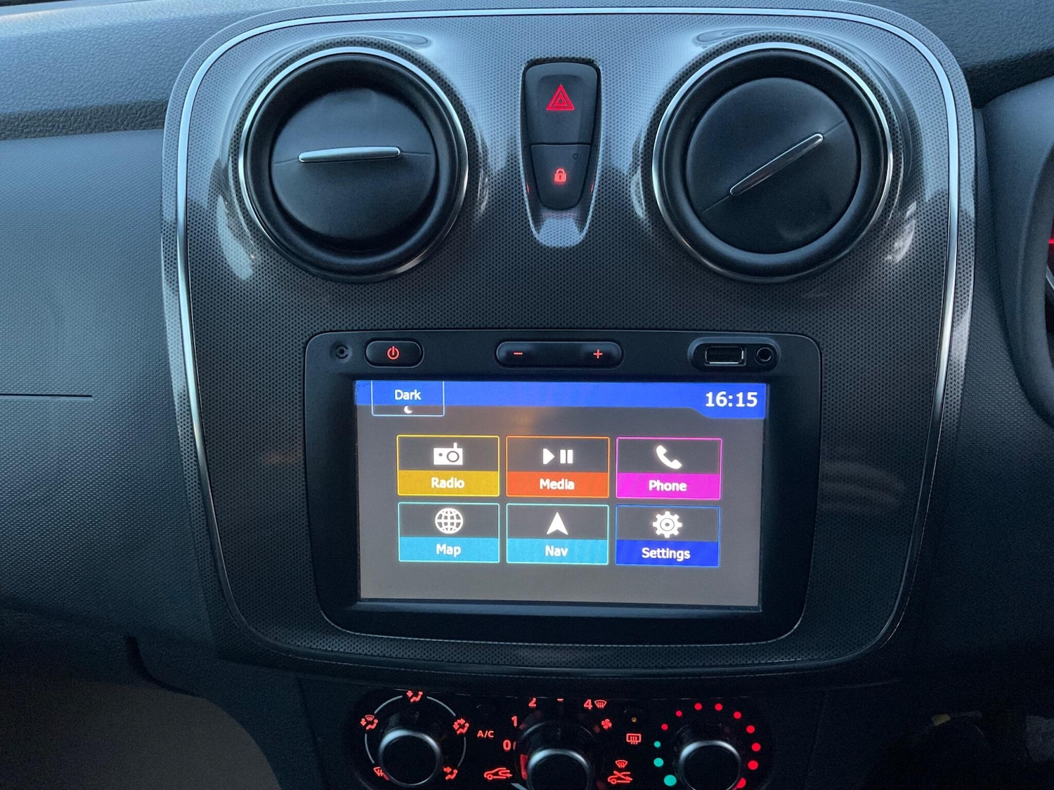 Used Dacia Sandero Stepway 2019 for sale - 77120033: Photo 33