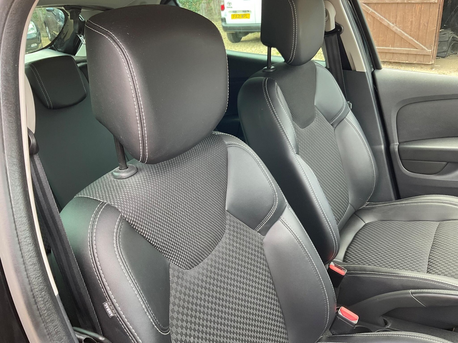 Used Renault Clio 2018 for sale - 76610167: Photo 19