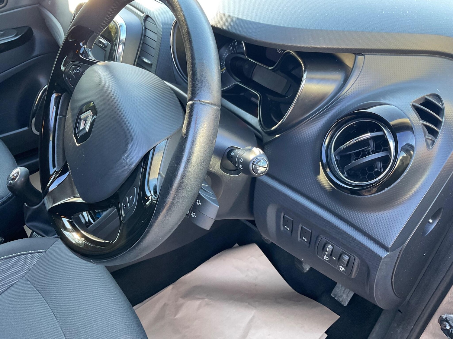 Used Renault Captur 2015 for sale - 77939858: Photo 11