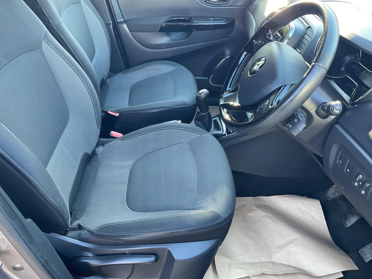 Used Renault Captur 2015 for sale - 77939858: Photo 12