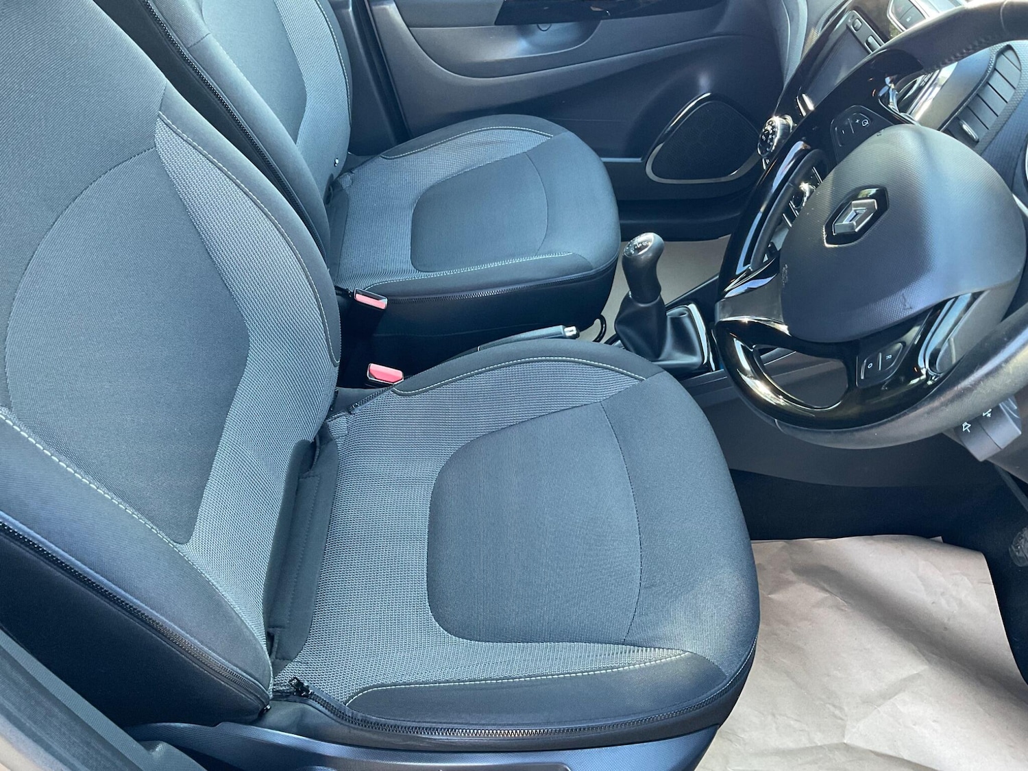 Used Renault Captur 2015 for sale - 77939858: Photo 13