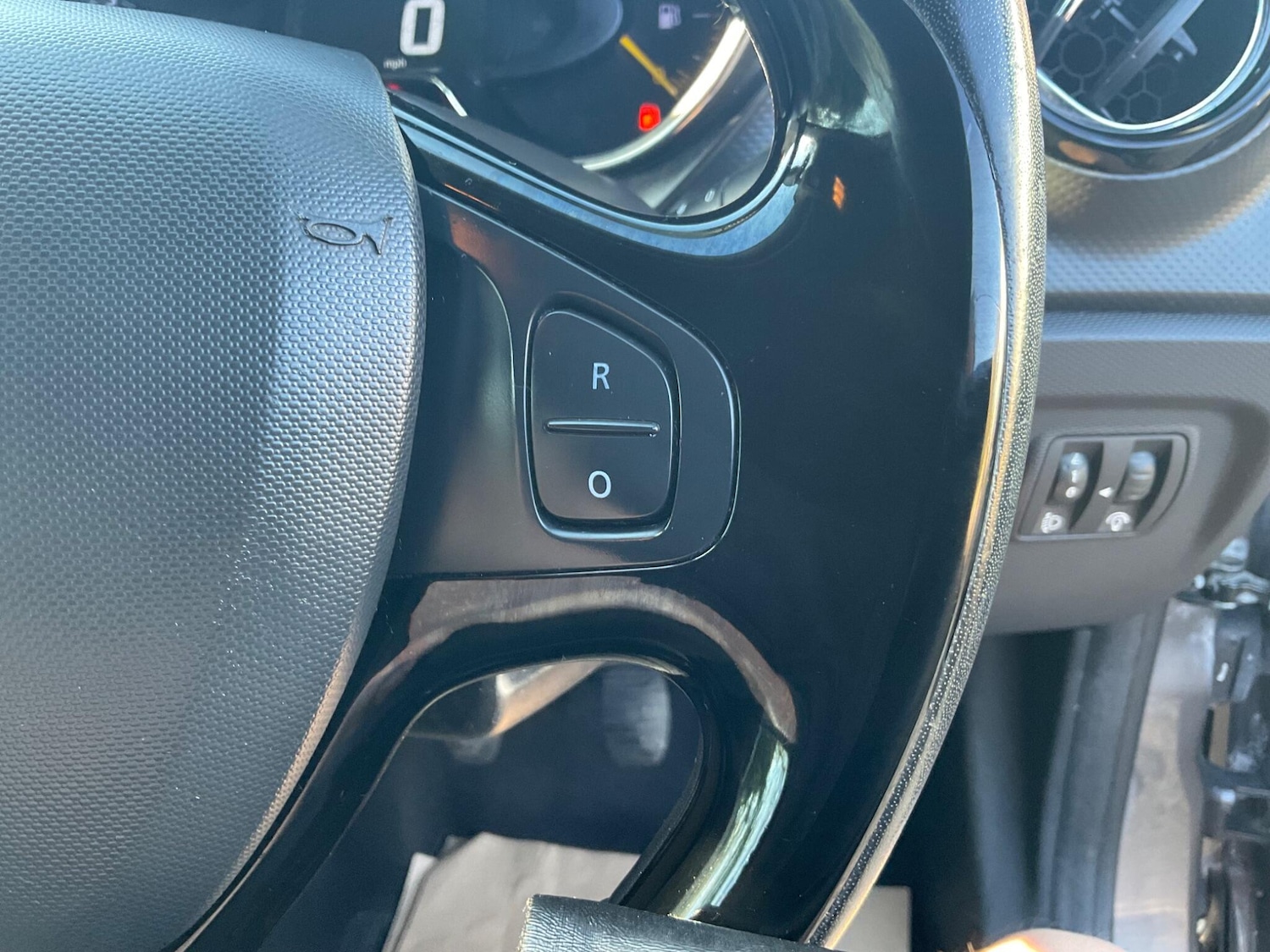 Used Renault Captur 2015 for sale - 77939858: Photo 17