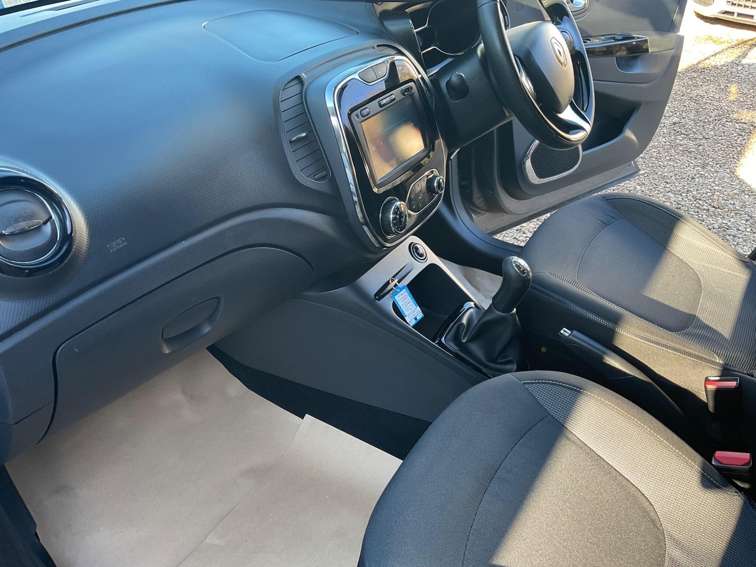 Used Renault Captur 2015 for sale - 77939858: Photo 33