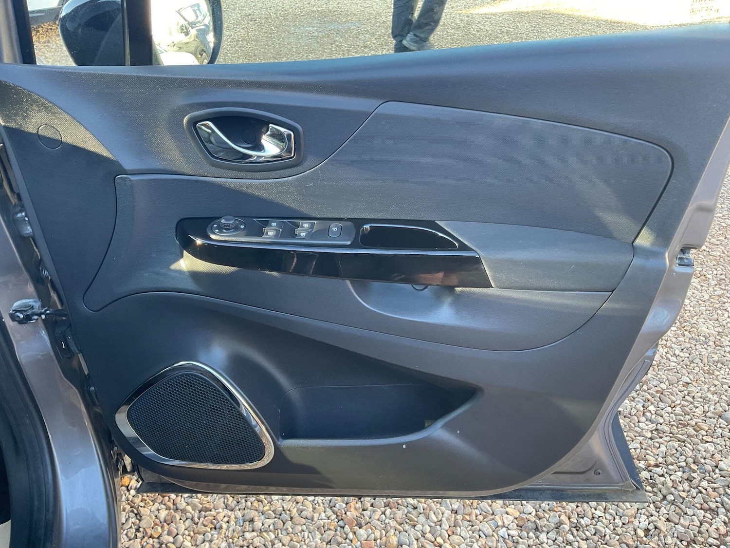 Used Renault Captur 2015 for sale - 77939858: Photo 8