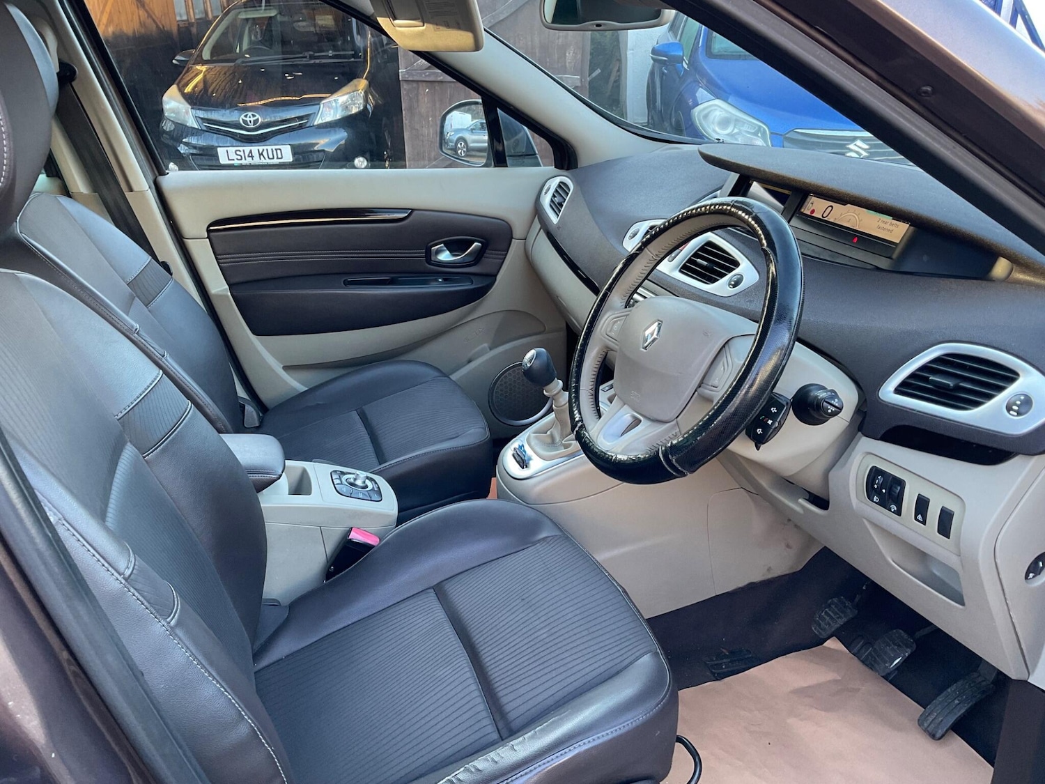 Used Renault Grand Scenic 2010 for sale - 76801146: Photo 10