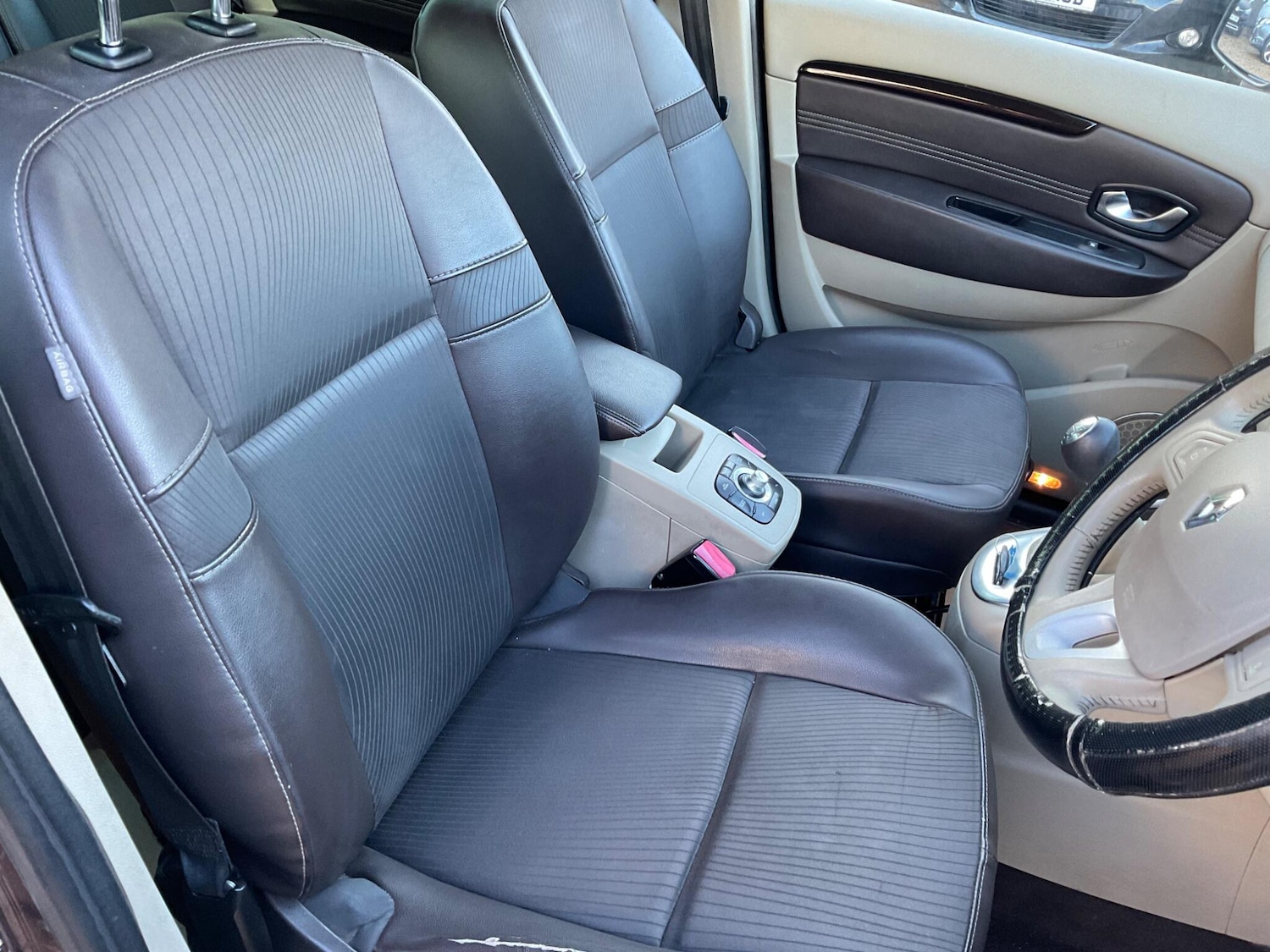 Used Renault Grand Scenic 2010 for sale - 76801146: Photo 11