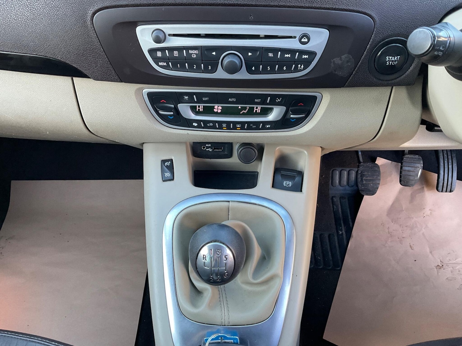 Used Renault Grand Scenic 2010 for sale - 76801146: Photo 15