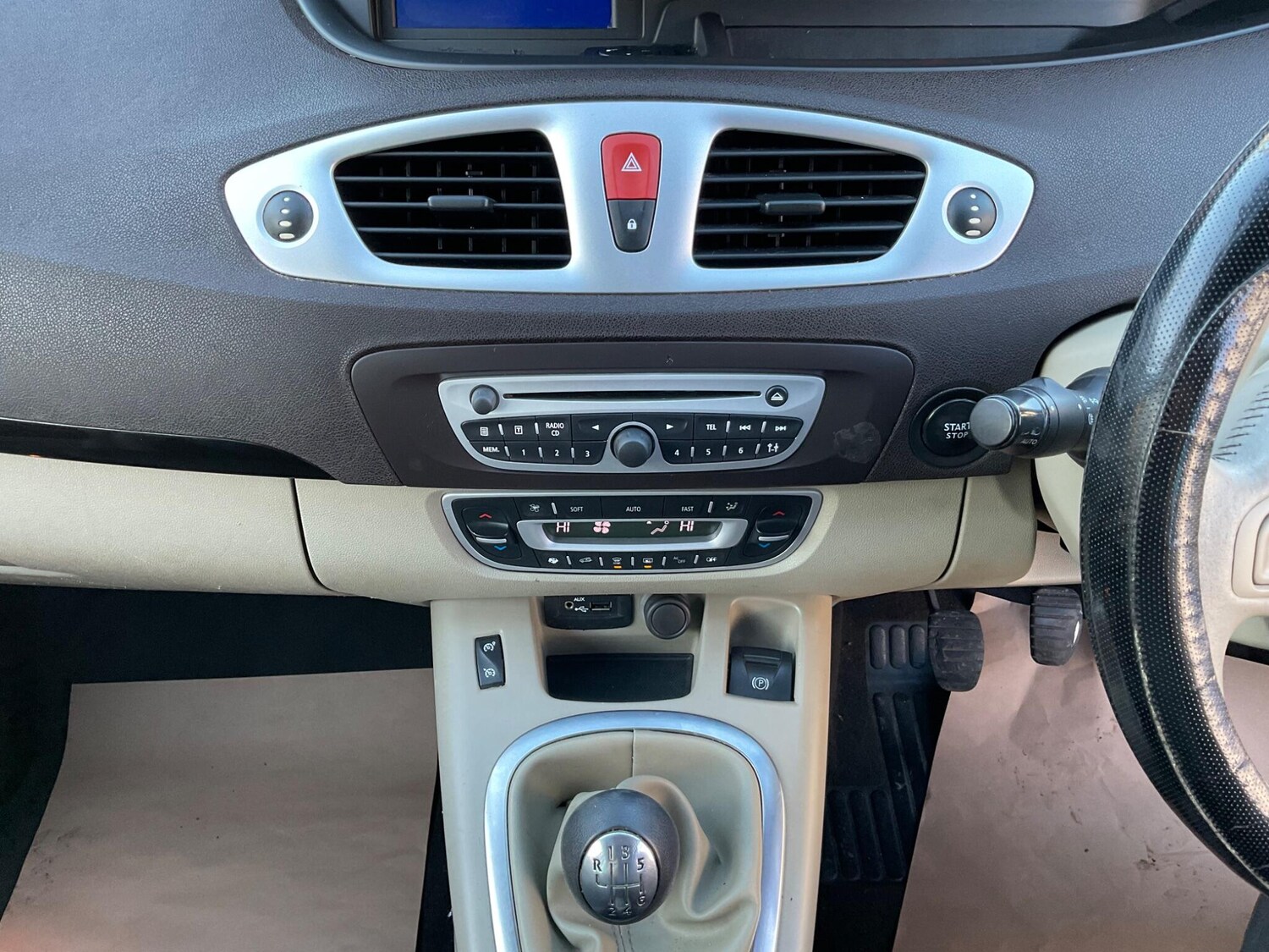 Used Renault Grand Scenic 2010 for sale - 76801146: Photo 18