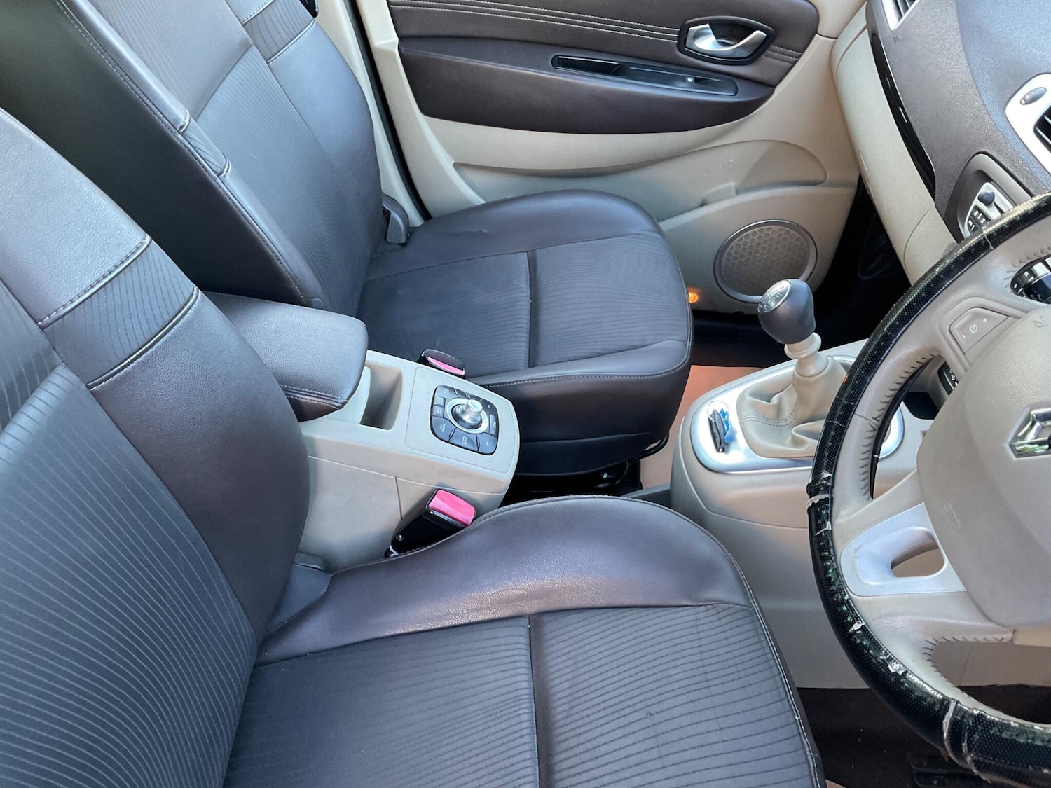 Used Renault Grand Scenic 2010 for sale - 76801146: Photo 19