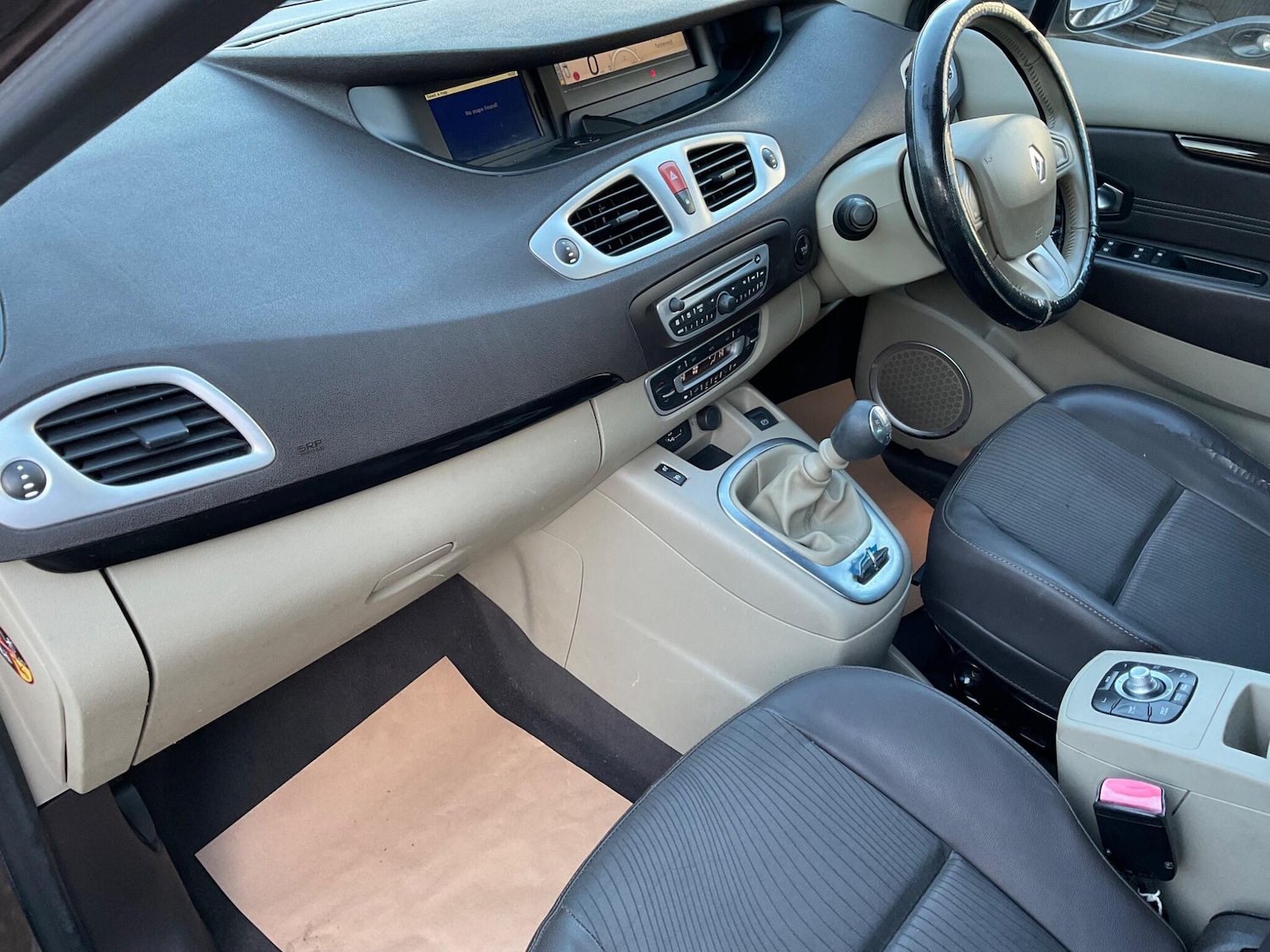 Used Renault Grand Scenic 2010 for sale - 76801146: Photo 30