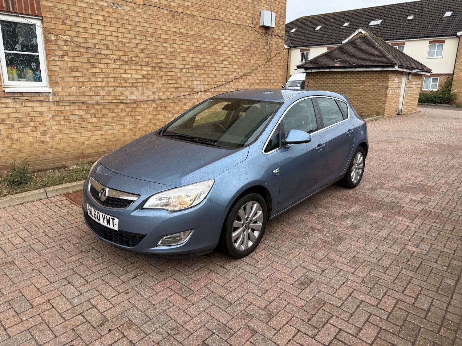Used Vauxhall Astra 2010 for sale - 76379070: Photo 2