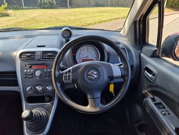 Used Suzuki Splash 2010 for sale - 75952334: Photo