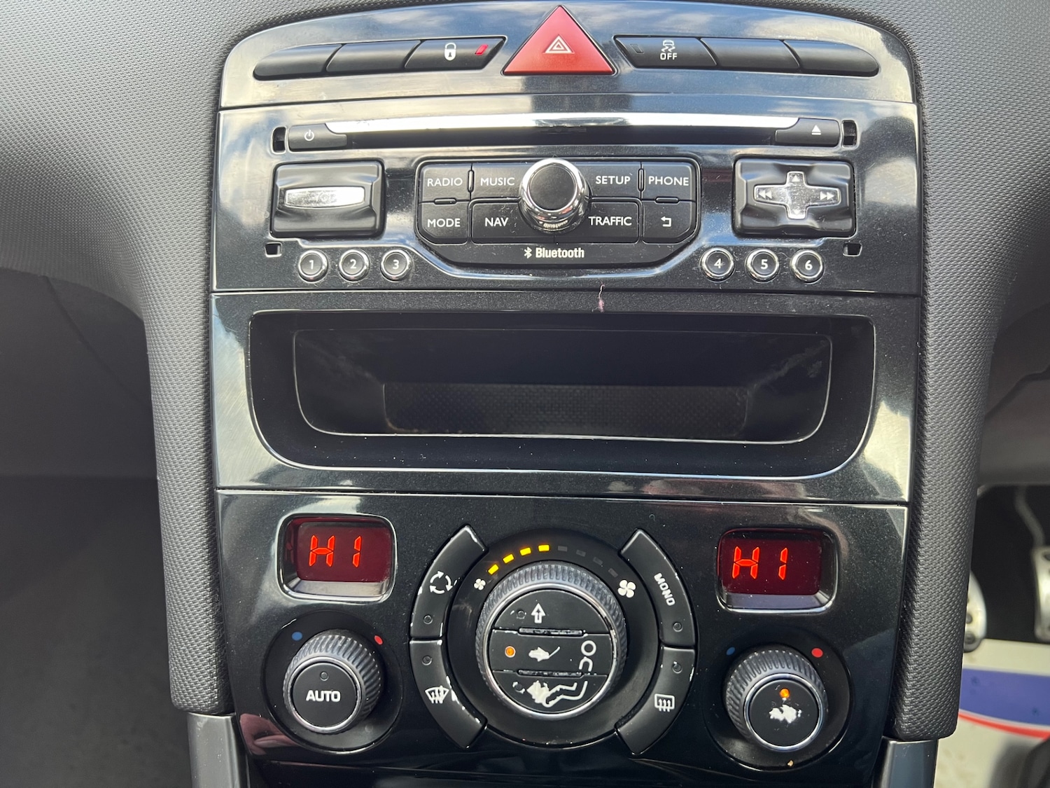 Used Peugeot 308 2013 for sale - 76528674: Photo 13